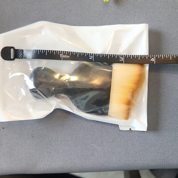 Makeup brushes! Yellow! - Picture 8 of 9